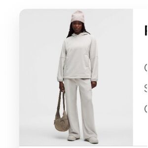 NWOT Lululemon Plush Velour Mid-Rise Pant
Colour Dove Grey Size M